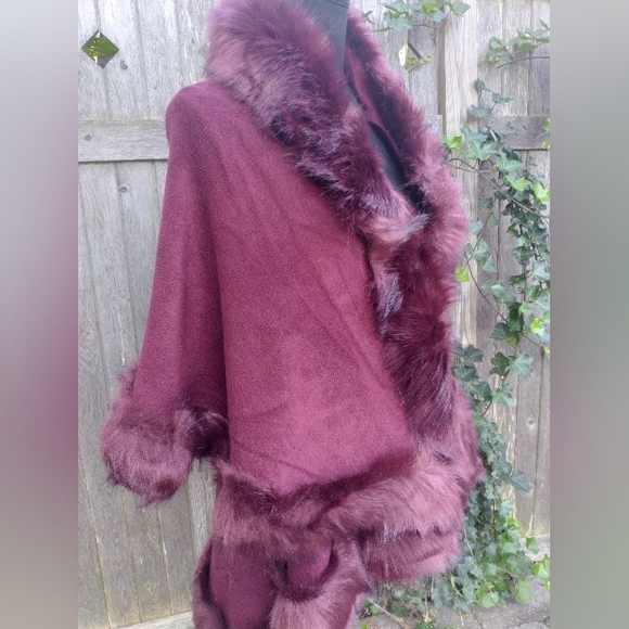 🍁🎄 BACK IN STOCK!  Wrap Jacket Claret Color with faux fur accents 😲 - Picture 5 of 16